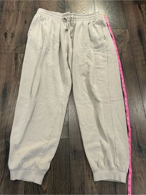 H&M Men’s Medium Light Beige Drawstring Jogger Pants